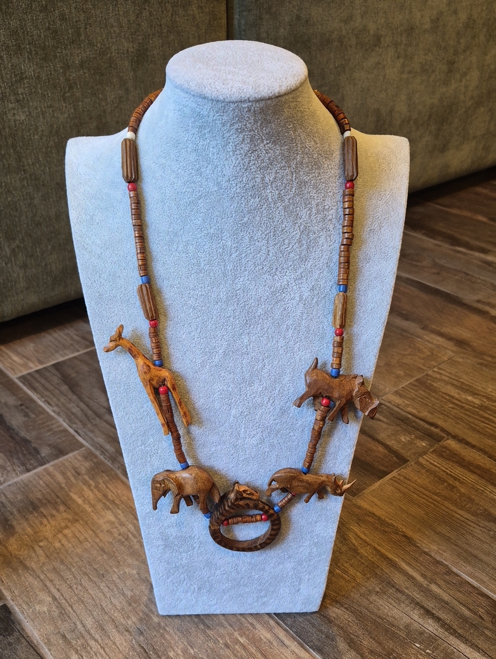 Vtg Wooden Safari Animals Beaded Necklace, Elephant, Giraffe, Wild Boar, & Rhino - Picture 3 of 15